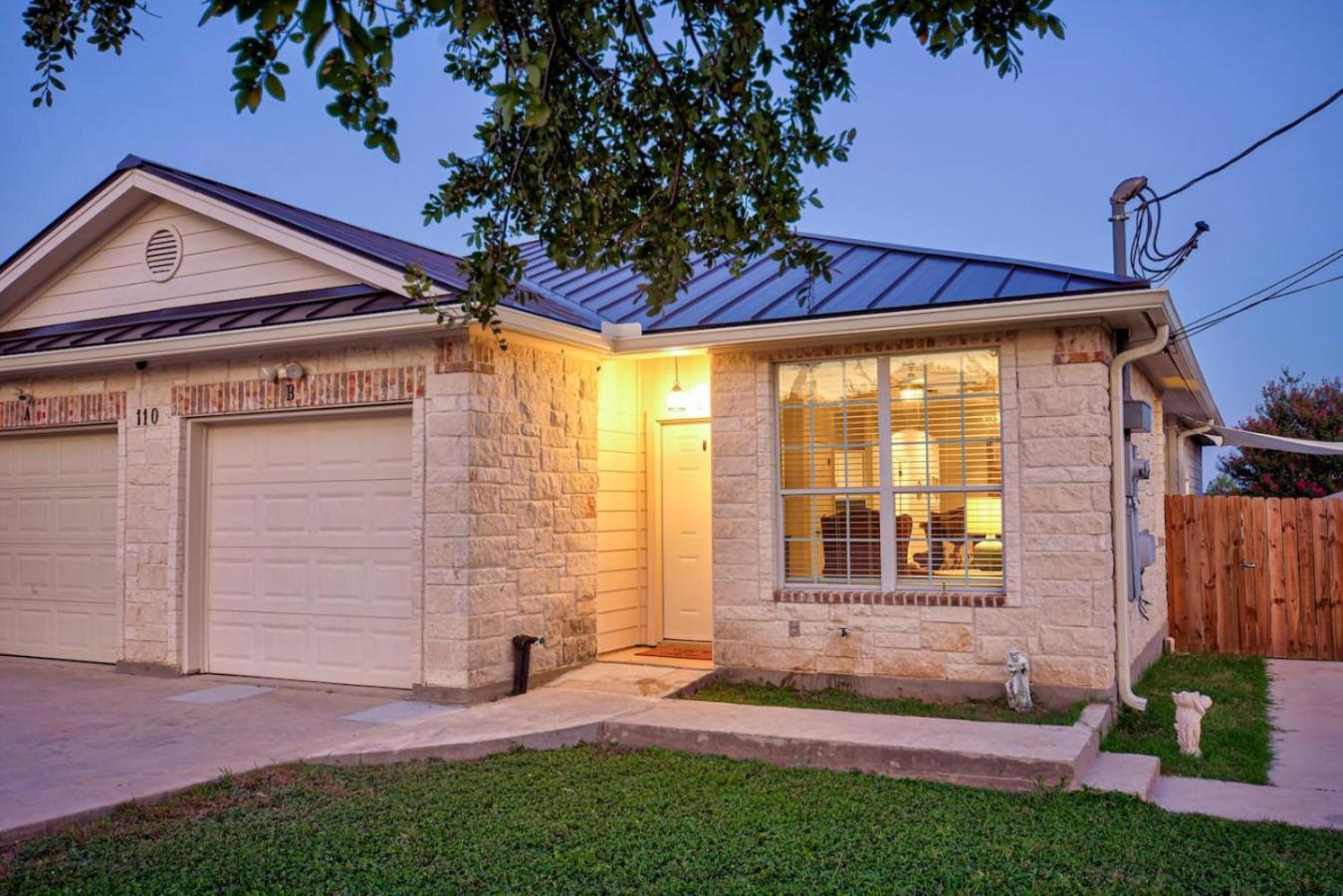 The Lodge At Little Ranches Central Sleeps 26 Wimberley Exteriör bild