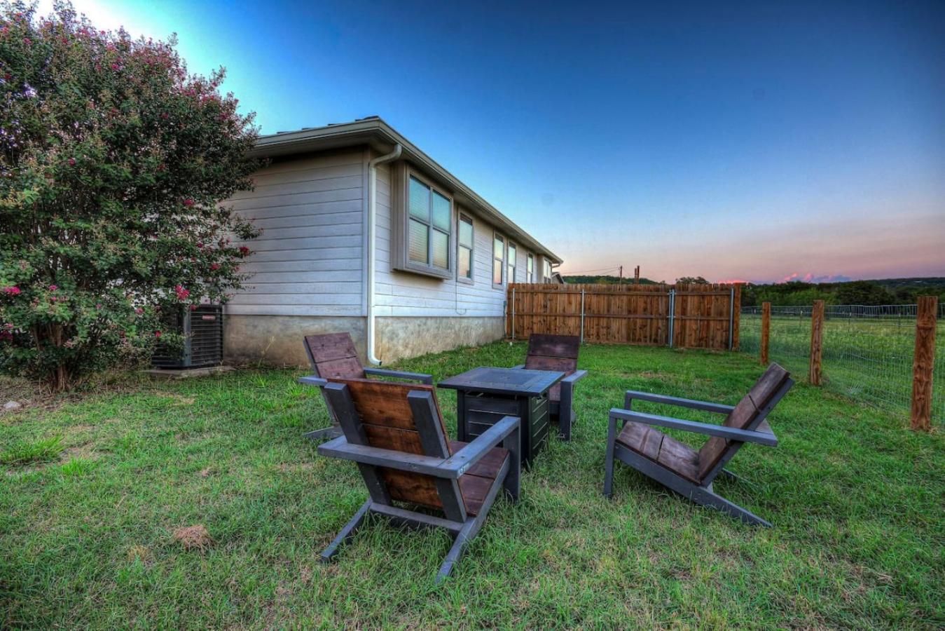 The Lodge At Little Ranches Central Sleeps 26 Wimberley Exteriör bild