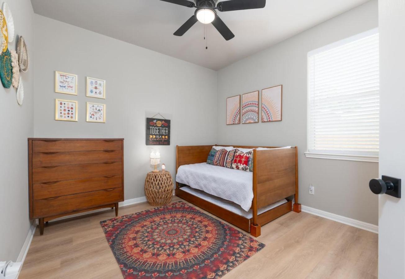 The Lodge At Little Ranches Central Sleeps 26 Wimberley Exteriör bild